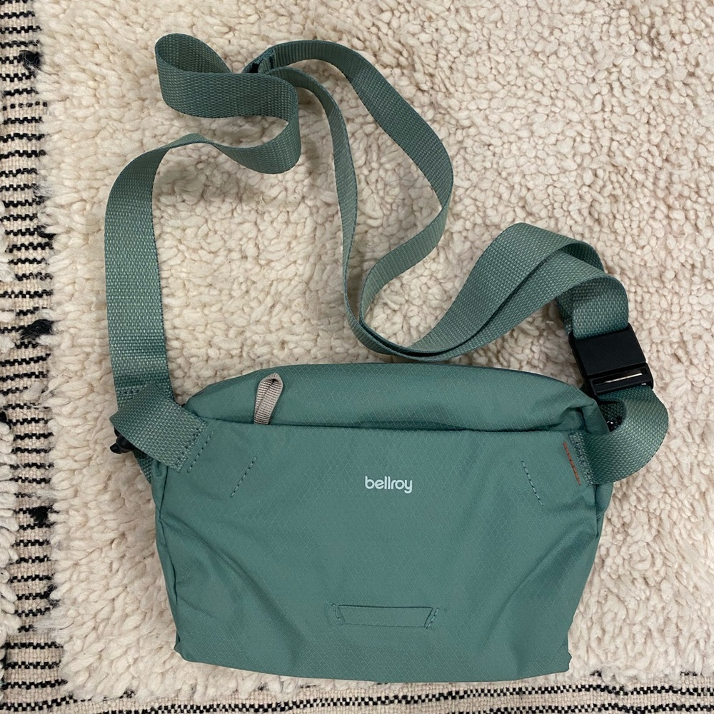 Bellroy lite sling in green - like new condition